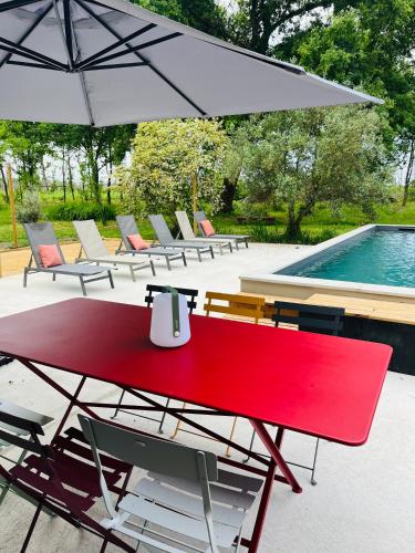 Swimming pool, La Casa M-maison ideale pour groupes familles amis 12 personnes au calme avec piscine in Saumos