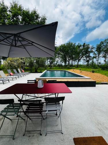 Swimming pool, La Casa M-maison ideale pour groupes familles amis 12 personnes au calme avec piscine in Saumos