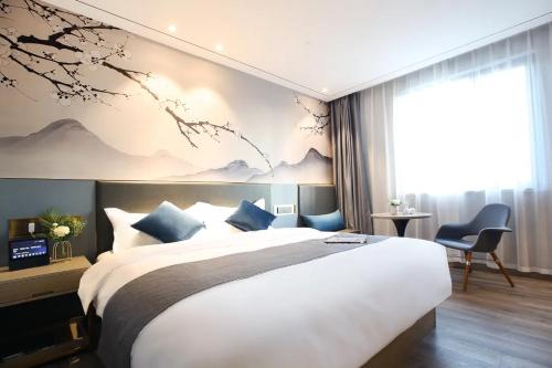 Superior Double Room room in Weiting Hotel Shanghai Jing'an Temple Nanjing West Road Subway Station Branch