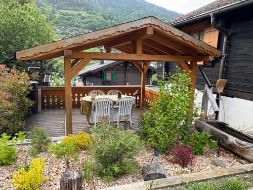 A környék, Le Mazot in Val D'Illiez