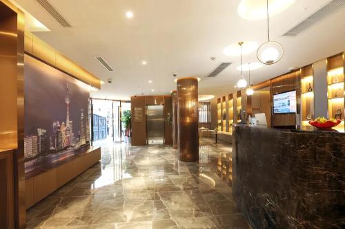 Lobby, Weiting Hotel Shanghai West Nanjing  Road near Shanghai First People's Hospital