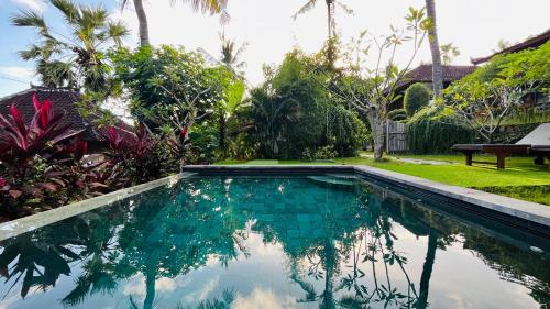 สระว่ายน้ำ, ฟรานจิพานี อินน์ แอนด์ เรสเตอรองต์ (Frangipani Inn & Restaurant) in อาเมด