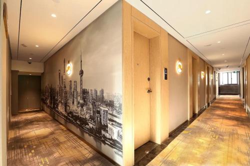 Weiting Hotel Shanghai West Nanjing  Road near Shanghai First People's Hospital