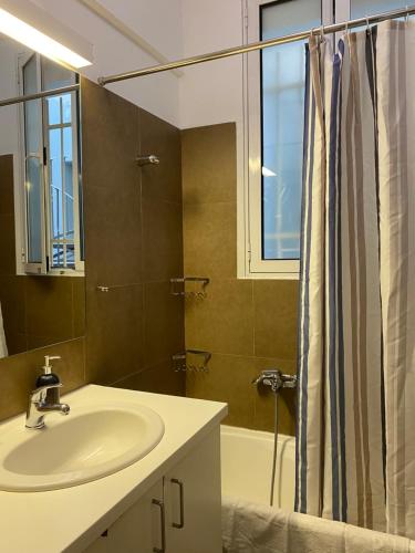 Ermou 44 - Family Apartment - image 11