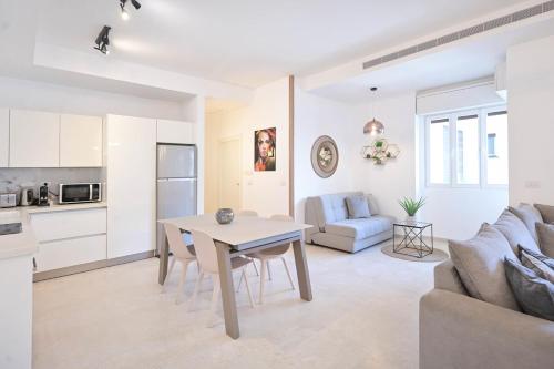Cozy 2BR in Hayarkon 96 by HolyGuest - image 4