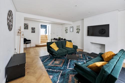 Luxury Modern 2-Bed Flat in Chic Chelsea