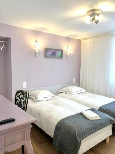 2 twin beds