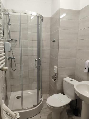 Twin Room with City View image 3