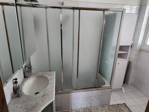 Kamar Mandi, Apartment by the sea 63 c in Bat Yam