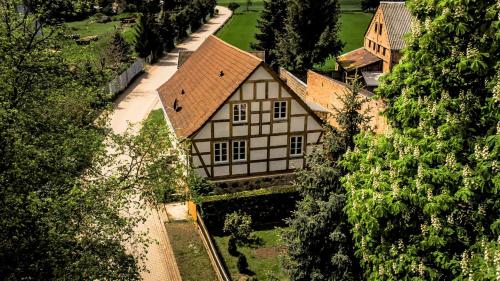 Schulstraße 9