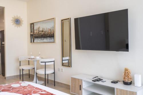 StayShort - Peaceful Studio with Community Views in JVC, Dubaj (zdjęcie 8)