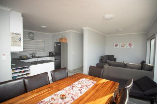 Meraki - Greek style beach house in Boggoms Bay in Boggomsbaai