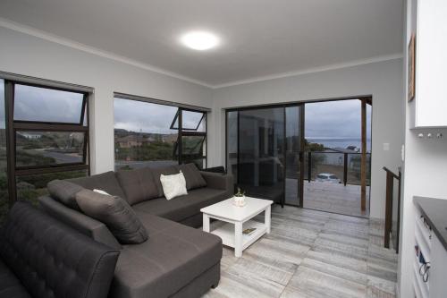 Meraki - Greek style beach house in Boggoms Bay in Boggomsbaai