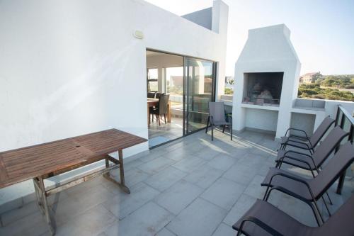 Meraki - Greek style beach house in Boggoms Bay in Boggomsbaai