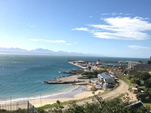 Meraki - Greek style beach house in Boggoms Bay in Boggomsbaai