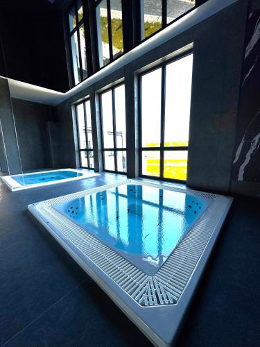 Natural Hotel-Ostróda-basen na III kondygnacji-pokoje wellness z saunami