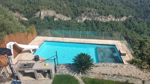 Nuit insolite avec jacuzzi privatif et piscine chambre d'hôte Saint-Martin-du-Var