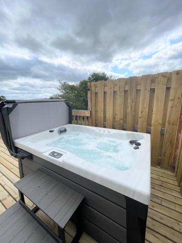 Kaoglen - Bali Pod - Hot Tub -Cairngorms - Pitlochry in Kirkmichael