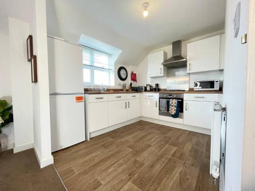 Konyha, Modern,Cosy Flat near QE Hospital&Uni of Birminghm in King's Heath
