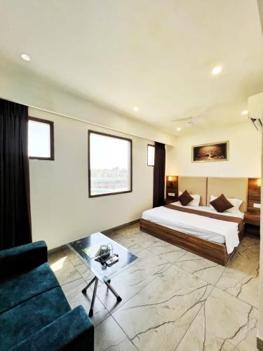 HOTEL KAILASH REGENCY - Luxury Rooms Near Railway Station and Bus Terminal Ludhiana