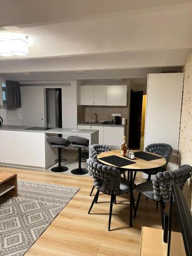 Bunker apartment in the Old Town, Bratislava (foto 5)