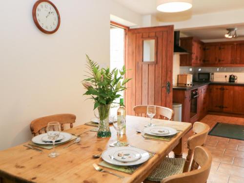 Horse Shoe Cottage - image 14