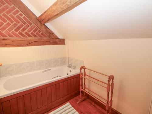 Horse Shoe Cottage - image 12