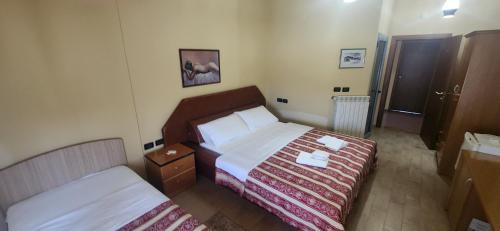 Triple Room with City View image 4