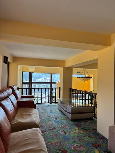 Hotel Mont Blanc - image 12