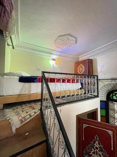 room detail thumbnail 2