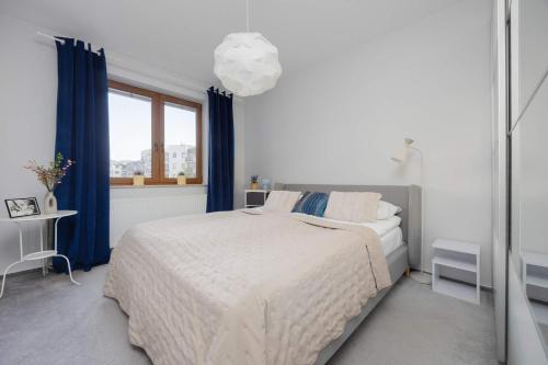 Family Apartment with Parking in Pruszków by Noclegi Renters