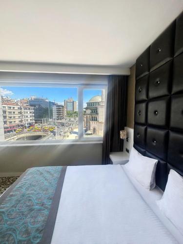 Standard Double or Twin Room image 6