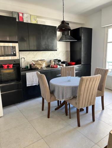 Ételek és italok, Shared flat in Liberation in Cimiez