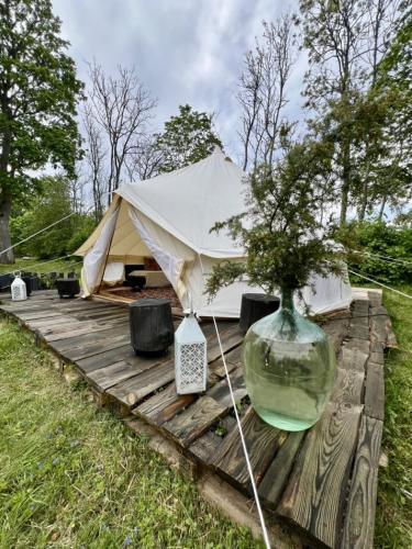 Muhu Leeni Glamping in Võlla
