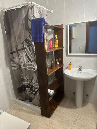 حمام, Habitacion doble con baño entrada privada para huéspedes (Habitacion doble con bano entrada privada para huespedes) in San Bartolome
