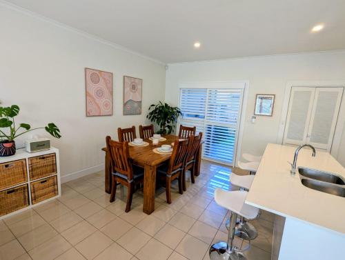 Family Friendly Executive Townhouse in Kent Town in Kent Town