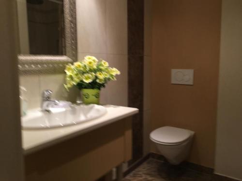 2 bedrooms, 3 beds