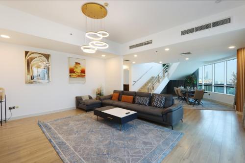 Elite Duplex Penthouse Steps from Metro & Marina, Dubaj (fotografie 8)