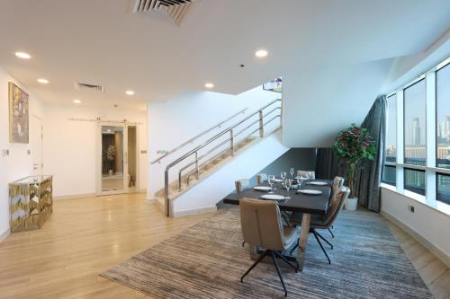 Elite Duplex Penthouse Steps from Metro & Marina, Dubaj (fotografie 9)