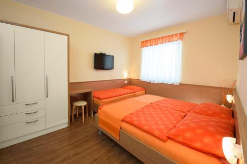 1 queen bed