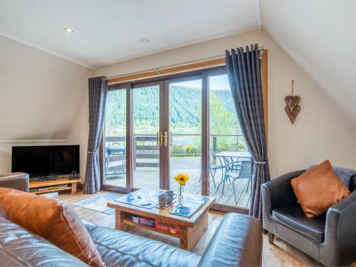 Chalet Heron Lodge by Interhome in Invergarry