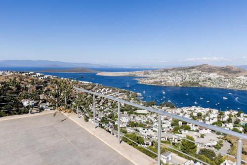 Stunning Sea View Cosy Apartment in Gundogan