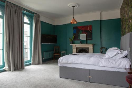 room detail thumbnail 1