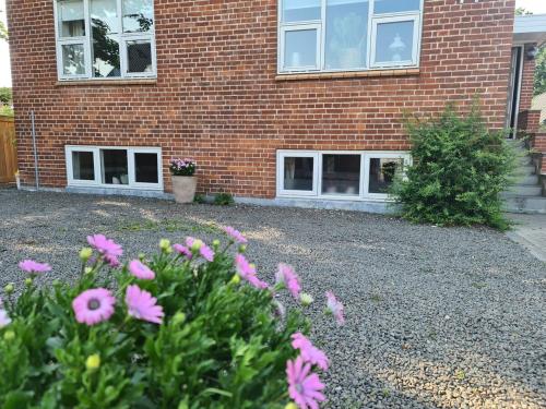 Hyggelig ferielejlighed m have tæt på søerne (Hyggelig ferielejlighed m have tæt pa søerne) in Silkeborg