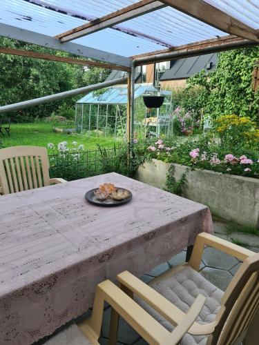 Hyggelig ferielejlighed m have tæt på søerne (Hyggelig ferielejlighed m have tæt pa søerne) in Silkeborg