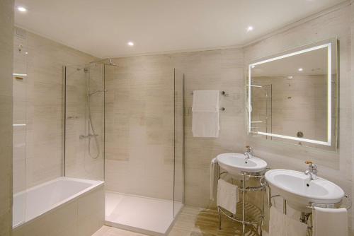 room detail thumbnail 2