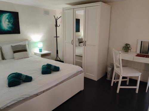 Charming duplex house, cinema room, Valletta centre, Валетта (фото 8)
