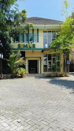 Hotel Semilir Syariah Sampang