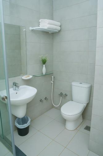 Deluxe Double or Twin Room image 1