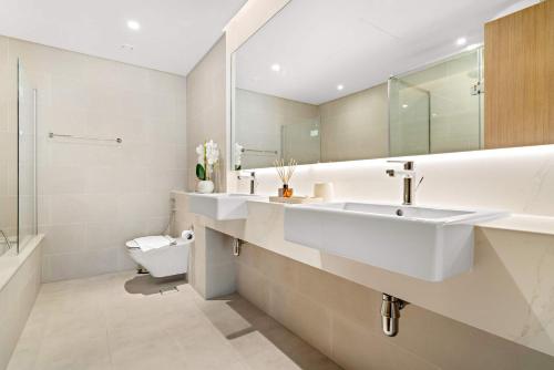 Silkhaus Vacation Homes Charming 1BDR in Canal Front Tower - image 3